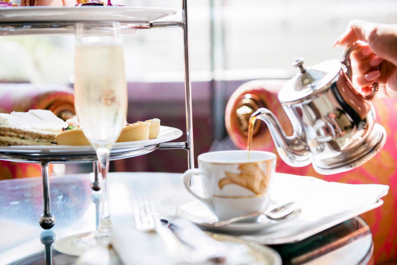 Imperial Hotel Guldkusten Exteriör bild Afternoon tea at the InterContinental London