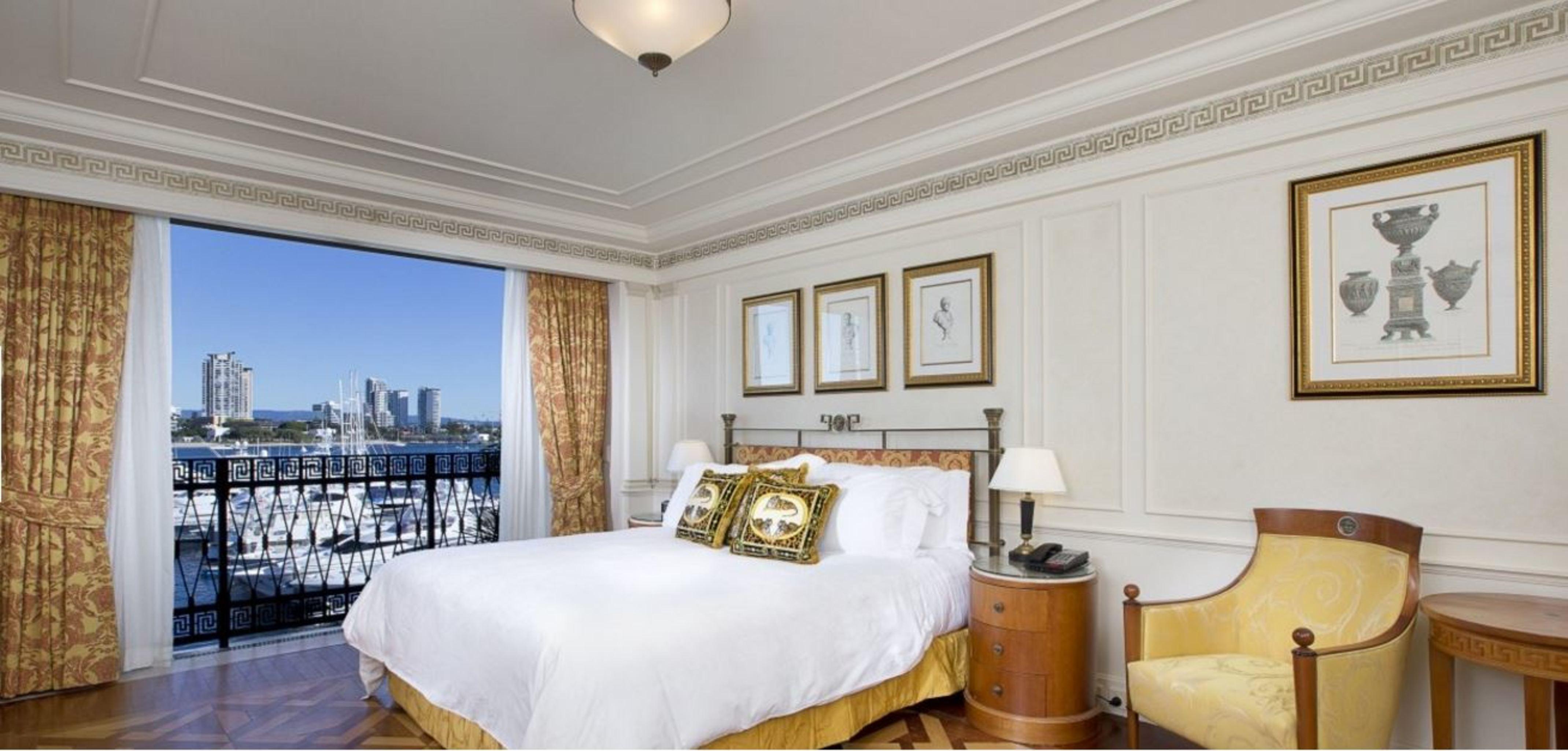 Imperial Hotel Guldkusten Exteriör bild A bedroom at the Four Seasons Hotel