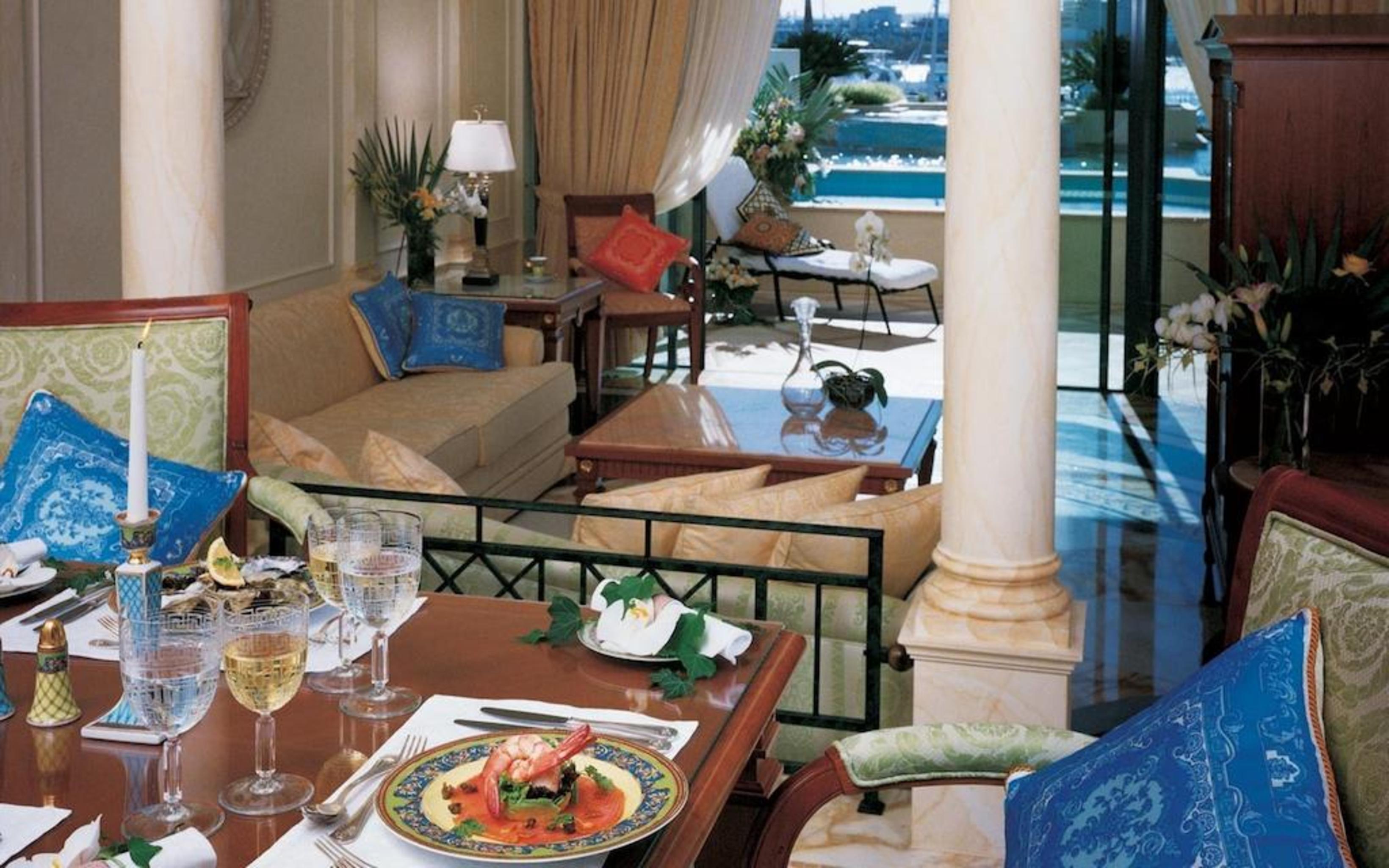 Imperial Hotel Guldkusten Exteriör bild Interior of a suite